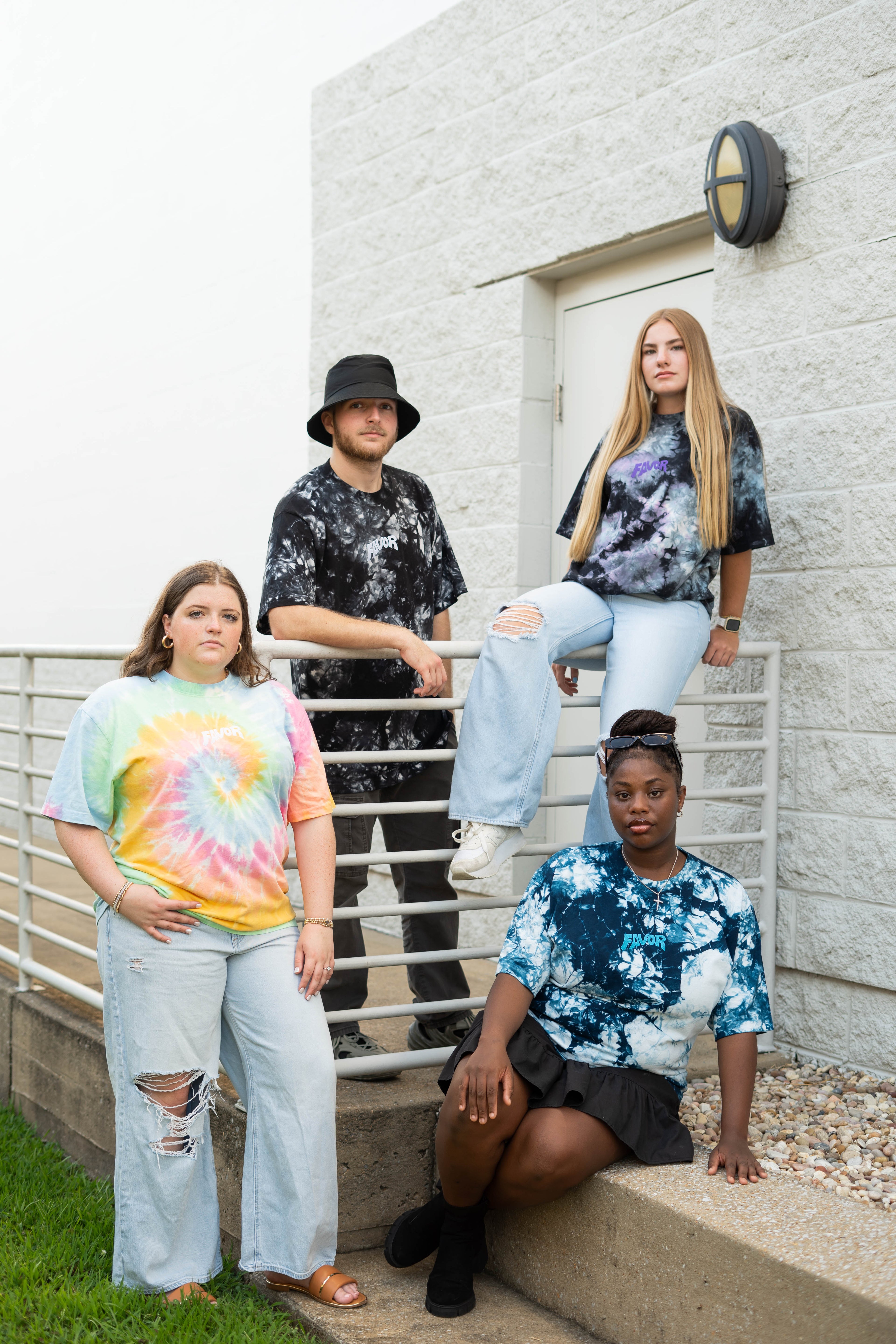 Favor: Oversized Tie-Dye T-Shirts