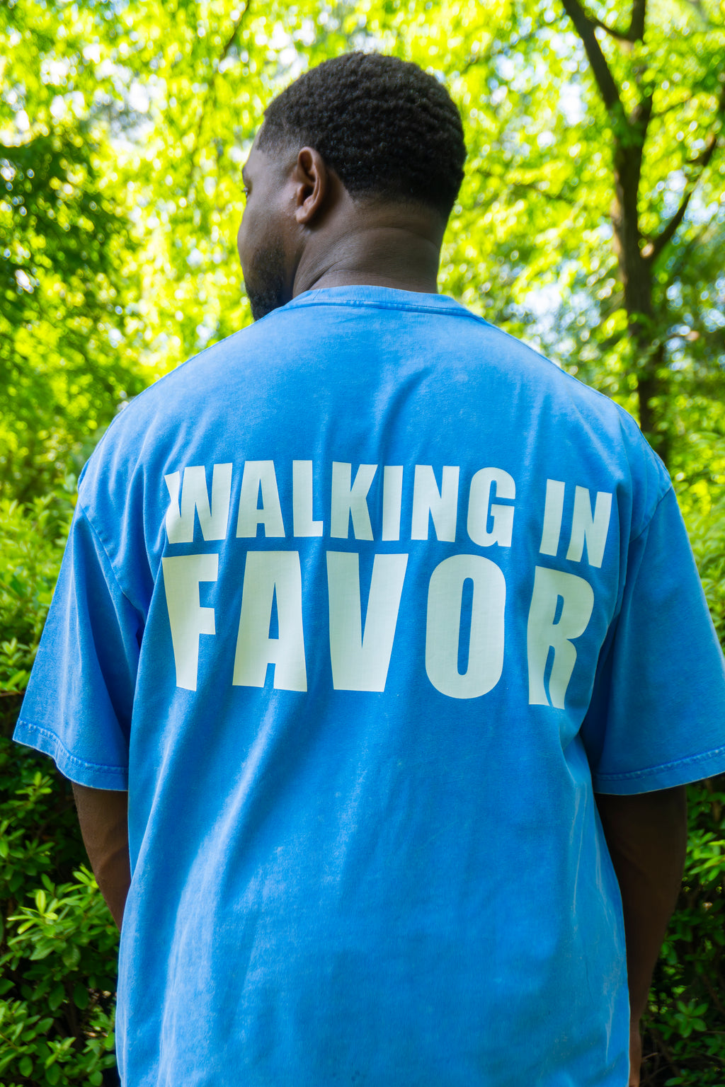 WALKING IN FAVOR Snow Washed Oversized Tee