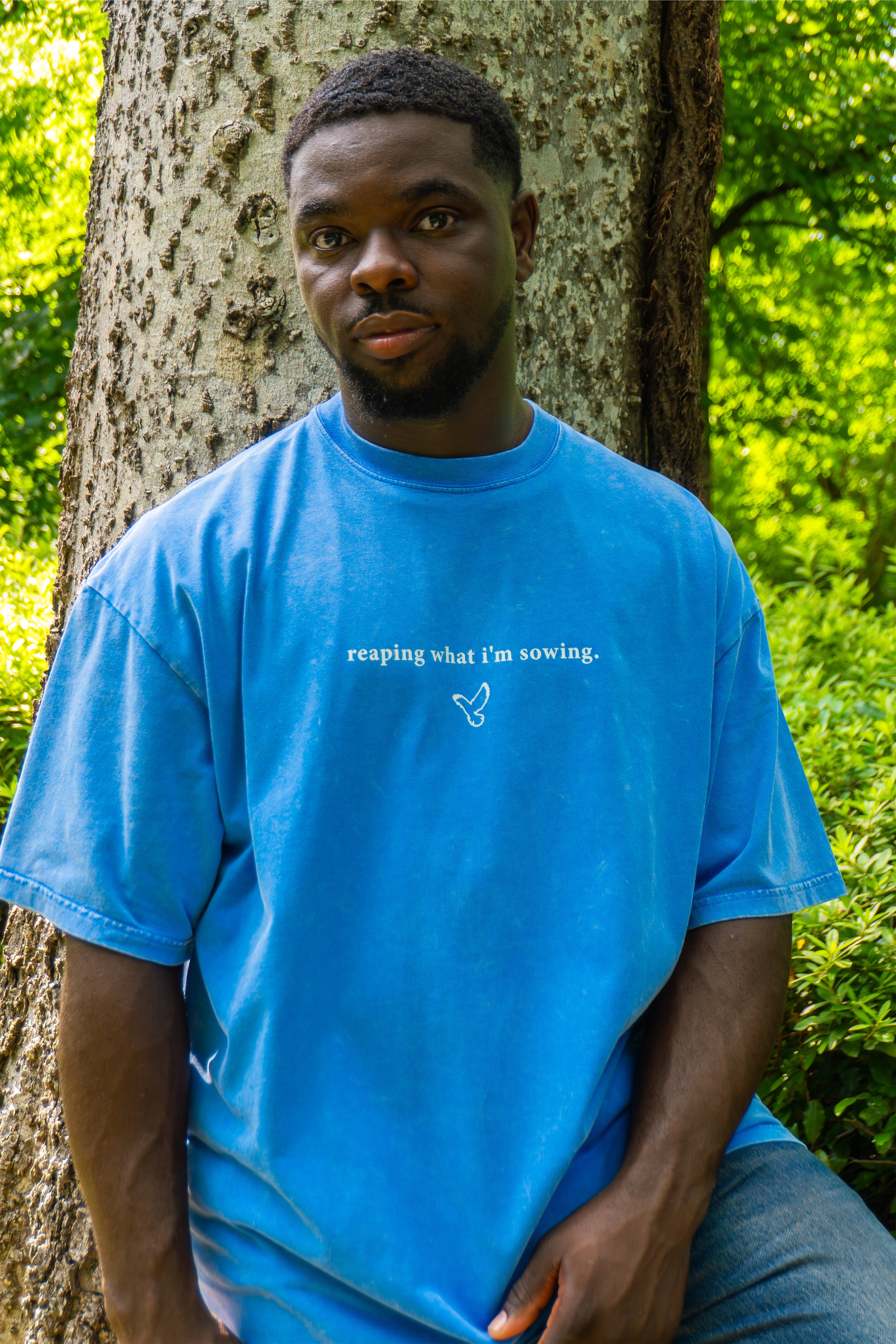 WALKING IN FAVOR Snow Washed Oversized Tee